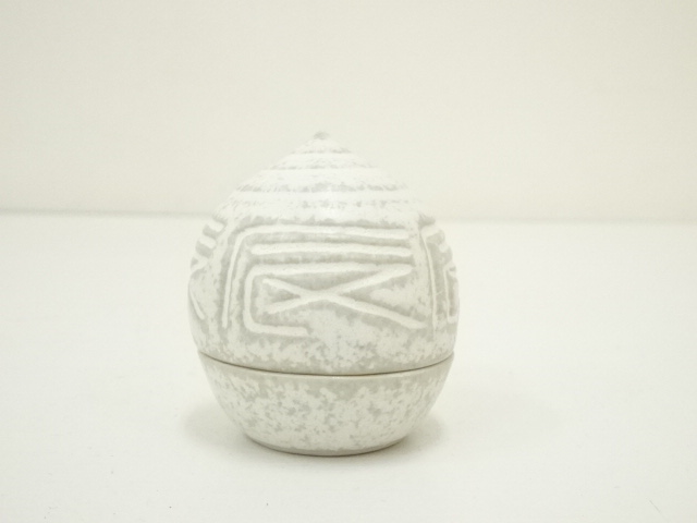  京焼　河合誓徳造　干支辰香合（箱付）